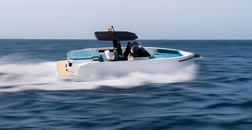 Открытый катер с внутренним мотором - D29 - De Antonio Yachts - с откидным верхом / высокоэффективный / макс. 10 человек