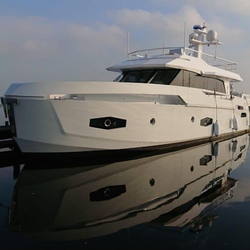 Круизная моторная яхта - GN60 - Naval Yachts - траулер / с флайбриджем / электрическая
