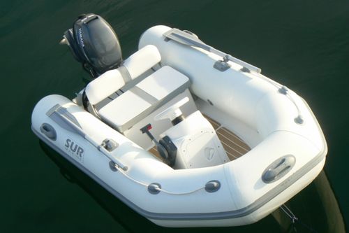 Надувная лодка c подвесным мотором - Luxury 260 - Piranha Ribs Ltd - полужесткая / с боковой консолью / макс. 4 человека