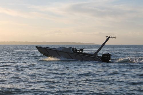 Морской беспилотник для ведения наблюдения - C-Target 9  - Autonomous Surface Vehicles, UK - автономный блок