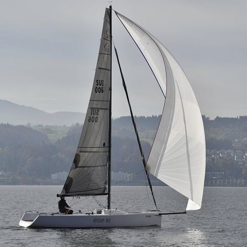 Парусник одного дня - 850 LE - Esse Boats - спортивная килевая яхта / из карбона / бушприт