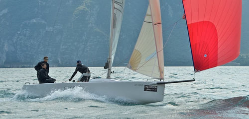 Парусник одного дня - 850 - Esse Boats - спортивная килевая яхта / 1 каюта / из карбона