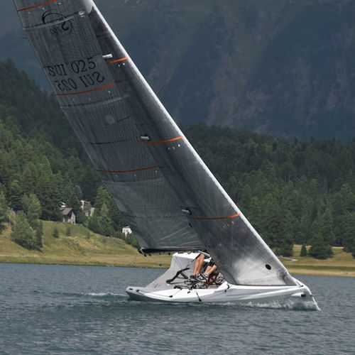 Парусник дэйсэйлер - 750 - Esse Boats - спортивная килевая яхта / для регаты / из карбона