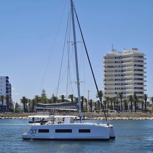 Катамаран - 37 DC - AVENTURA YACHTS - дэйсэйлер / 3 каюты / парусный привод