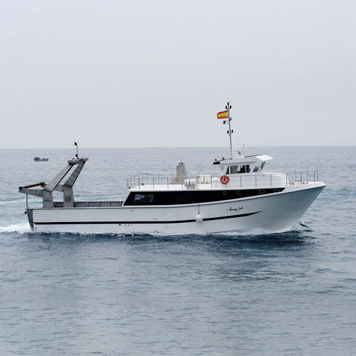 Профессиональный катер траулер - 3500 - 3000 TW - ARESA SHIPYARD - с внутренним мотором / стеклопластик