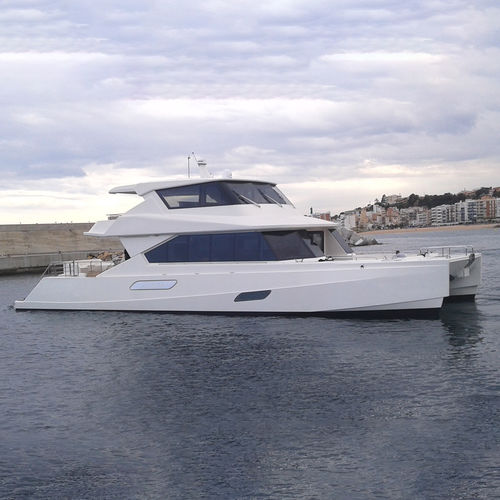 Моторная яхта катамаран - 3000 - 2500 VIP CAT WHITELINE - ARESA SHIPYARD - круизная / с флайбриджем / с рулевой рубкой