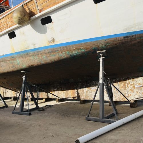 Стапели для моторного катера - CIF Ton.20 o Ton.30 o Ton.50 h. 16/25 - Naval Tecno Sud - для парусника / неподвижная наклонная опора