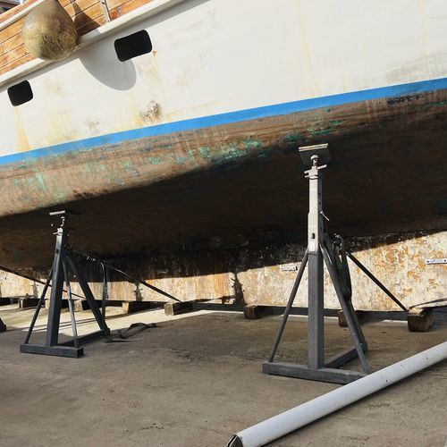 Стапели для моторного катера - CIF Ton.20 o Ton.30 o Ton.50 h. 18/30 - Naval Tecno Sud - для парусника / неподвижная наклонная опора