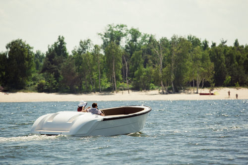 Небольшой катер с внутренним мотором - Admiral 650 Lifestyle - Admiral Boats S.A. - электрический / с двойной консолью / макс. 8 человек