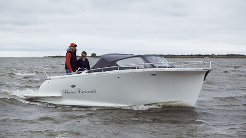Ботик с внутренним мотором - Admiral Riviera 24 - Admiral Boats S.A. - с центральной консолью