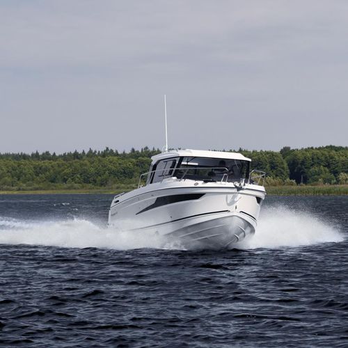 Прогулочный катер с каютой c подвесным мотором - 920 EXPLORER - Parker Poland - с рулевой рубкой / палуба из тикового дерева