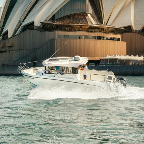 Рыболовно-прогулочный катер c подвесным мотором - 800 PILOTHOUSE - Parker Poland - двухмоторный / с закрытым кокпитом / макс. 8 человек