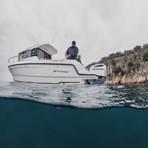 Рыболовно-прогулочный катер c подвесным мотором - 700 Pilothouse - Parker Poland - с рулевой рубкой / макс. 8 человек / макс. 5 человек