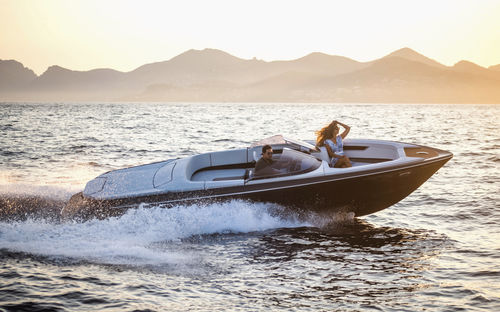 Небольшой катер с внутренним мотором - M 800 Spyder - Boote Marian GmbH - электрический / боурайдер / из дерева