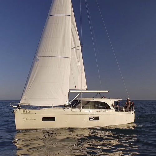 Крупный круизный парусник - 42.1 - ALBATROSS YACHTS - с закрытым кокпитом / бушприт / двойной штурвал