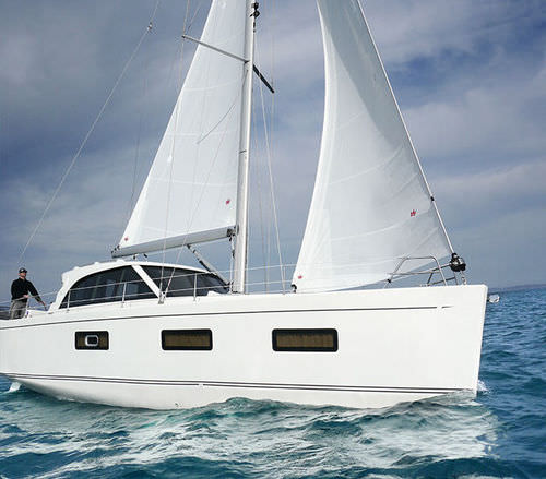 Круизный парусник - 42 - ALBATROSS YACHTS - с закрытым флайбриджем / бушприт