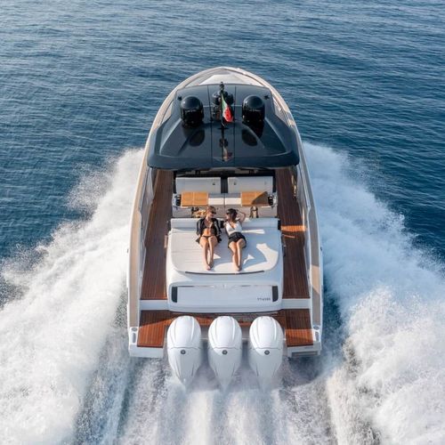 Быстроходный катер c подвесным мотором - TT420S - Invictus Yacht - трехмоторный / с откидным верхом / чартер