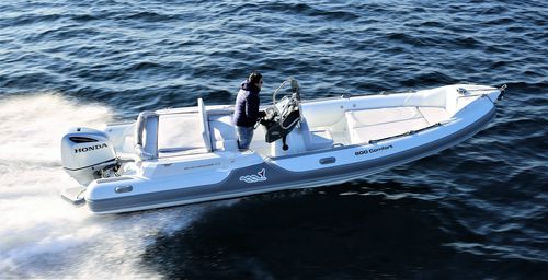 Надувная лодка c подвесным мотором - MV 800 - MVMARINE SRL  - полужесткая / открытая / с боковой консолью