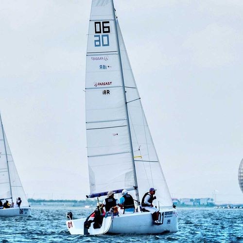 Парусник спортивная килевая яхта - 18R - Fareast Boats - передвижной