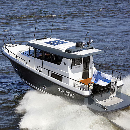 Быстроходный катер с внутренним мотором - 31 Aft Door - SARGO BOATS / Sarins Batar Oy Ab - двухмоторный / хардтоп / 2 каюты