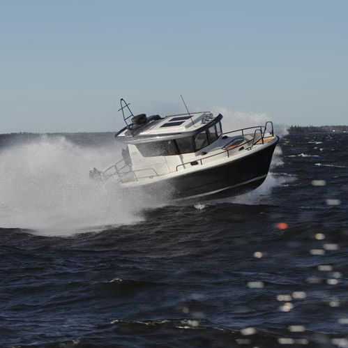 Прогулочный катер с каютой с внутренним мотором - 25  - SARGO BOATS / Sarins Batar Oy Ab - хардтоп / 2 каюты / 4 спальных места