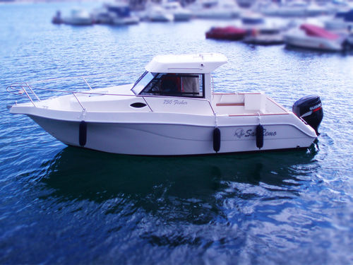 Прогулочный катер с каютой c подвесным мотором - 750 Fisher Pro - San Remo Boats - хардтоп / для спортивной рыбалки / 2 спальных места