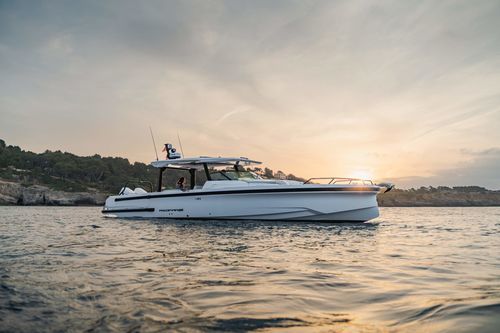 Быстроходный катер c подвесным мотором - 38 Sun Top - Axopar Boats Oy - двухмоторный / с откидным верхом / с кабиной