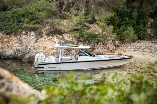 Прогулочный катер с каютой c подвесным мотором - 29 Sun Top - Axopar Boats Oy - корпус глиссирующего типа / с выдвижной секцией / с откидным верхом