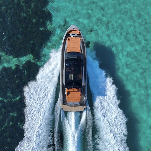 Круизная моторная яхта - 58 - Vanquish Yachts - хардтоп / POD IPS / из алюминия