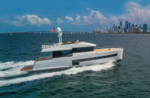 Круизная моторная яхта - 620 - Sundeck Yachts AG - с флайбриджем / 3 каюты / 4 каюты