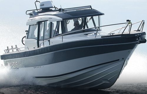 Прогулочный катер с каютой с внутренним мотором - COMMUTER 25 - ARCTIC Boats - двухмоторный / хардтоп / для рыбной ловли