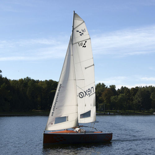 Парусник дэйсэйлер - NEXØ 1ST - Sułkowski Boats - спортивная килевая яхта / однотипный / с подъемным килем
