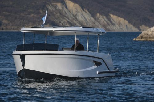 Моторная лодка с каютой с внутренним мотором - 21  - ALFASTREET YACHTS - электрическая / открытая / хардтоп