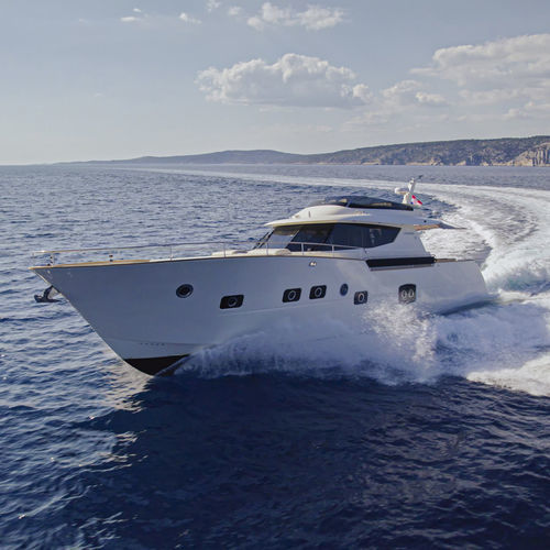 Круизная моторная яхта - 70 Fly - Monachus Yachts - с флайбриджем / POD IPS / 4 каюты