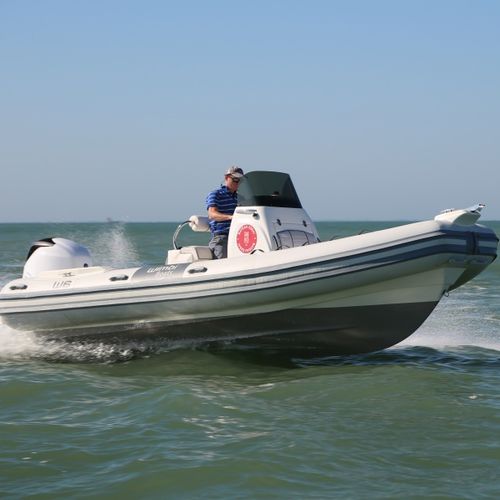 Надувная лодка c подвесным мотором - W6 - Wimbi Boats Ltd - полужесткая / с центральной консолью / открытая