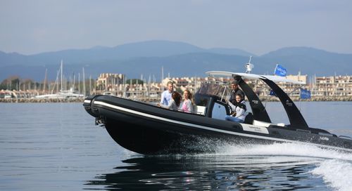 Надувная лодка c подвесным мотором - W10 - Wimbi Boats Ltd - двухмоторная / полужесткая / с центральной консолью