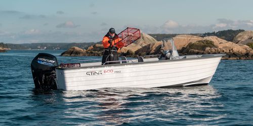Открытый катер c подвесным мотором - 600 PRO - Sting Boats Europe - с боковой консолью / для рыбной ловли / макс. 8 человек