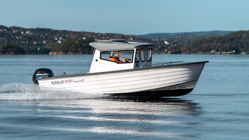 Рыболовно-прогулочный катер c подвесным мотором - 600 Pro HT - Sting Boats Europe - с рулевой рубкой / макс. 6 человек / солнечная ванна