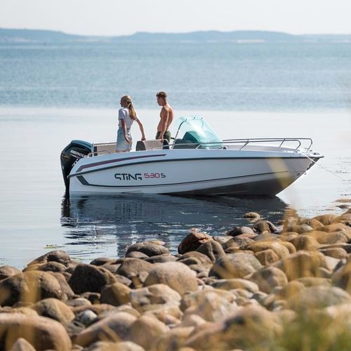 Открытый катер c подвесным мотором - 530 S - Sting Boats Europe - с центральной консолью / макс. 6 человек / солнечная ванна