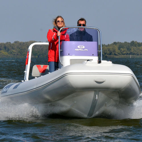 Надувная лодка c подвесным мотором - V580 - GALA MARINE INTERNATIONAL In - полужесткая / с центральной консолью / открытая