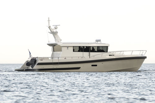 Быстроходный катер с внутренним мотором - BY50  - Brizo Yachts - хардтоп / с закрытым кокпитом / с кабиной