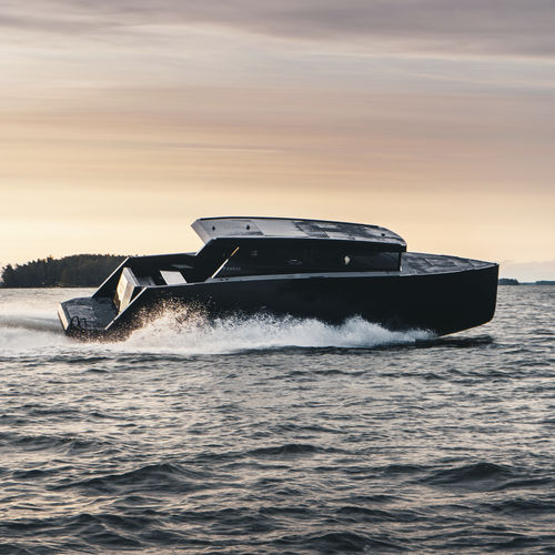 Быстроходный катер с внутренним мотором - BY40SC - Brizo Yachts - хардтоп / с поворотно-откидной колонкой / с кабиной