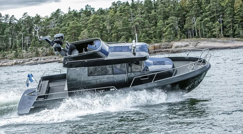 Быстроходный катер с внутренним мотором - BY30  - Brizo Yachts - с флайбриджем / с кабиной / традиционный