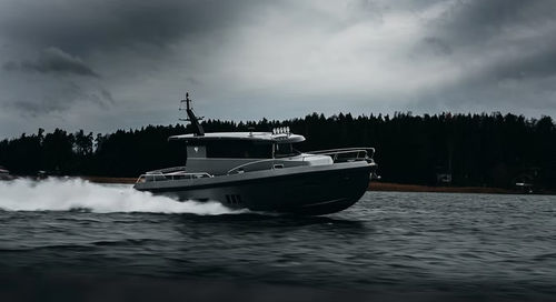 Быстроходный катер с внутренним мотором - BY42 - Brizo Yachts - хардтоп / с кабиной / традиционный