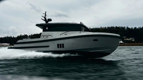 Быстроходный катер с внутренним мотором - BY42 FLY - Brizo Yachts - c подвесным мотором / дизельный / двухмоторный
