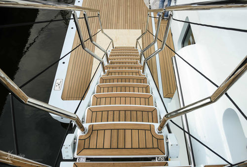 Лестница с автоматическими обновлениями - Self leveling stairs - X-Quip - для яхты / выдвижная / регулируемая