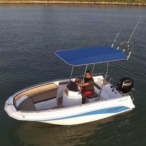Открытый катер c подвесным мотором - MARLIN 460 - Alesta Marine - с центральной консолью / для рыбной ловли / макс. 5 человек