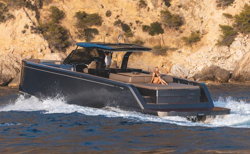 Круизная моторная яхта - Pardo 50 - Pardo Yachts - открытая / с центральной консолью / POD IPS