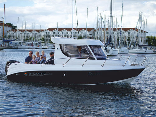 Прогулочный катер с каютой c подвесным мотором - Adventure 660 - Atlantic Marine - корпус глиссирующего типа / с рулевой рубкой / для рыбной ловли
