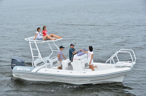 Надувная лодка c подвесным мотором - RIB 650 - Vector Inflatables - RIB / с центральной консолью / для дайвинга